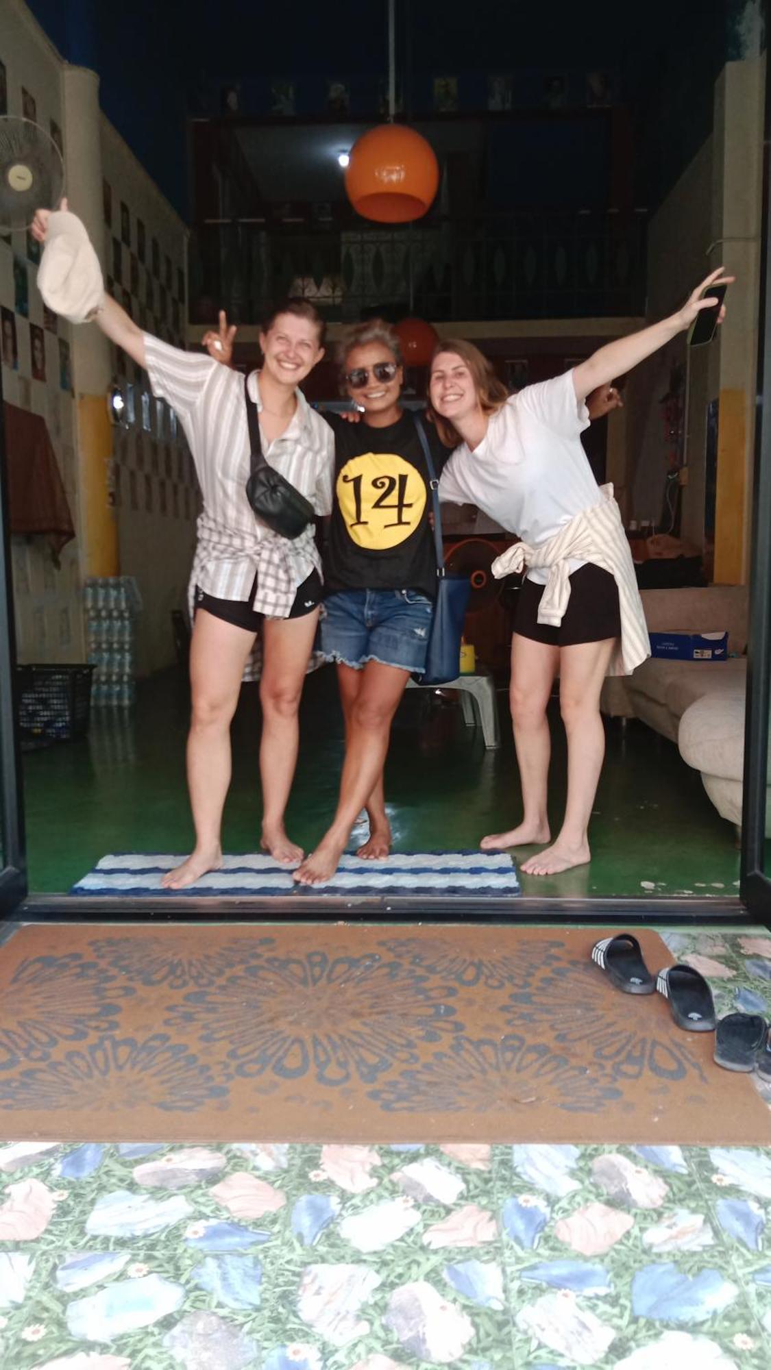 Banphe​ Hostel Екстер'єр фото